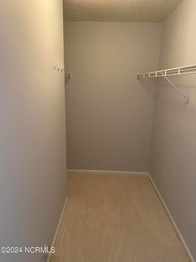 Building Photo - 4158 Breezewood Dr