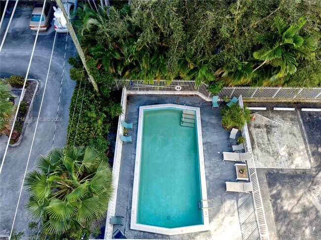 Building Photo - 1340 Lincoln Rd