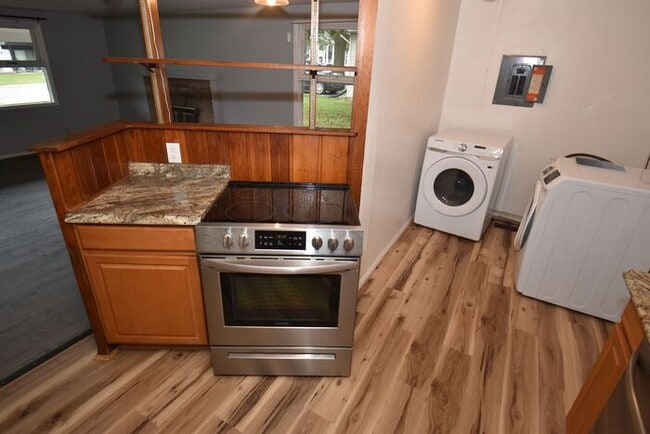 Building Photo - East side of South Bend 3 bedroom, 1.5 bat...