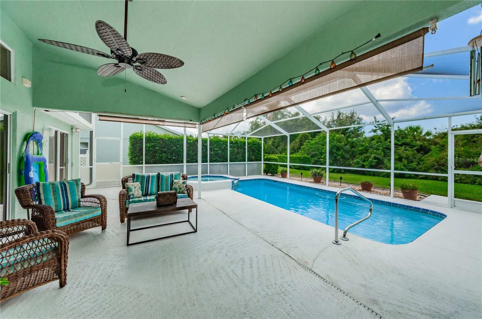 Covered lanai with pool and spa - 9413 Summerbreeze Ter