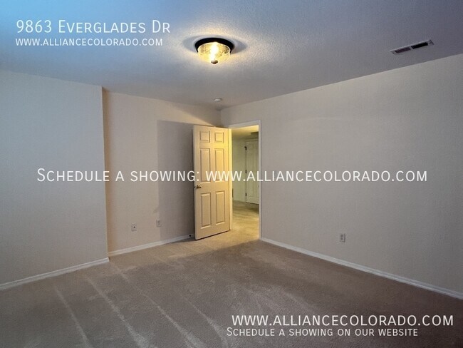 Building Photo - 9863 Everglades Dr