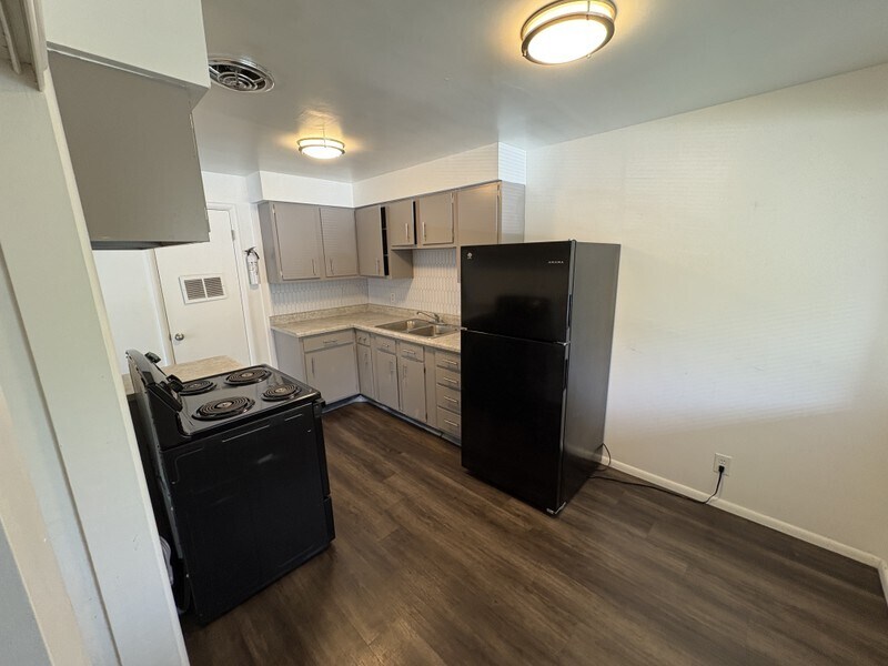 Building Photo - 2630 S Windsor Cir
