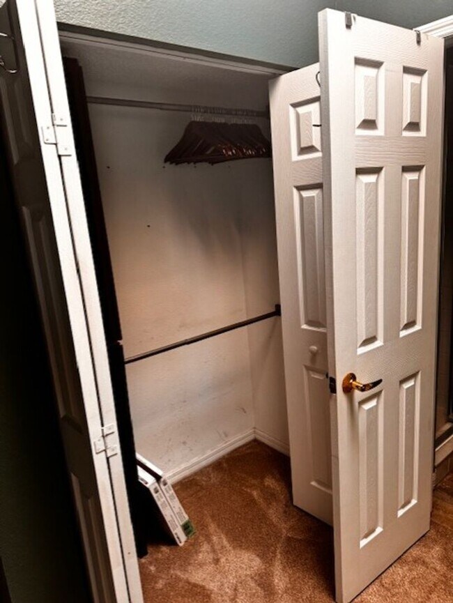 Building Photo - Luxury 3 bedroom 2 bathroom townhome avail...