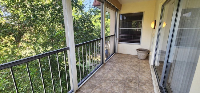 Building Photo - 4168 Inverrary Dr