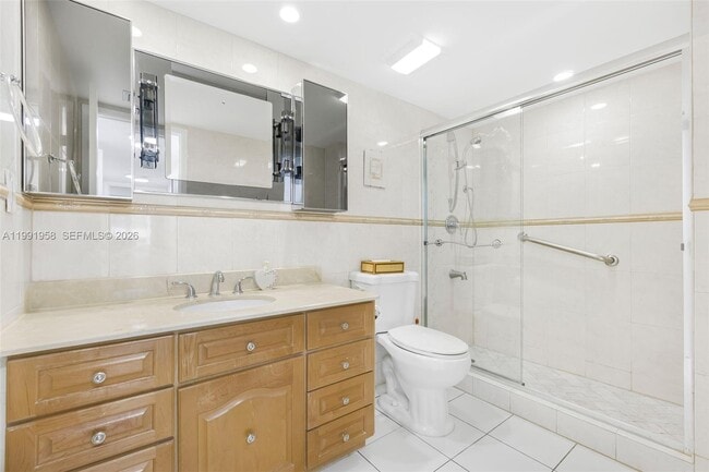 Building Photo - 2401 Collins Ave