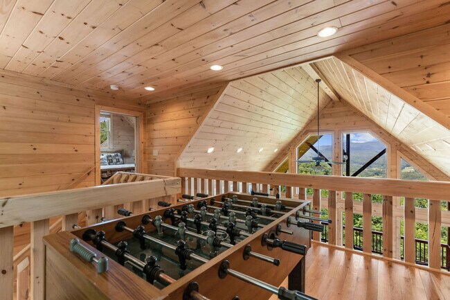 Building Photo - 121 Pontoosuc Dr