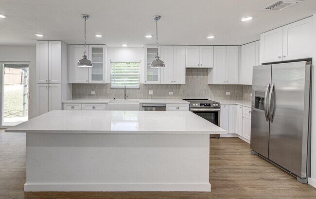 Building Photo - 5407 Manor Rd