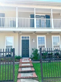 Building Photo - 2BR 2 1/2BA Condominium Denham Springs