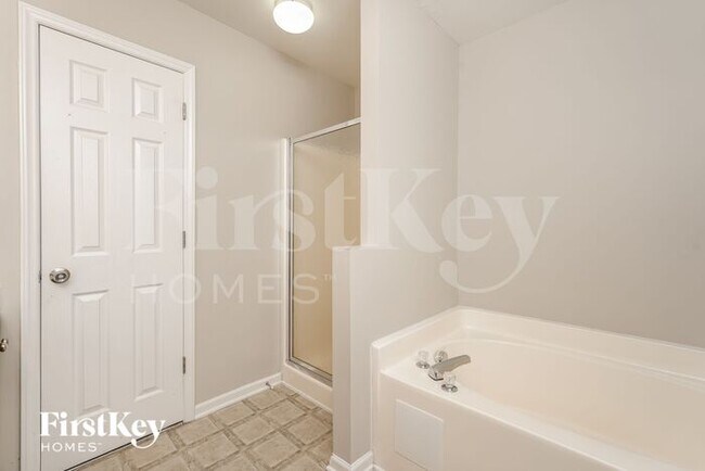 Building Photo - 1050 Spruce Garden Dr