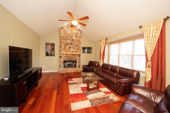 Building Photo - 43 Pickering Dr