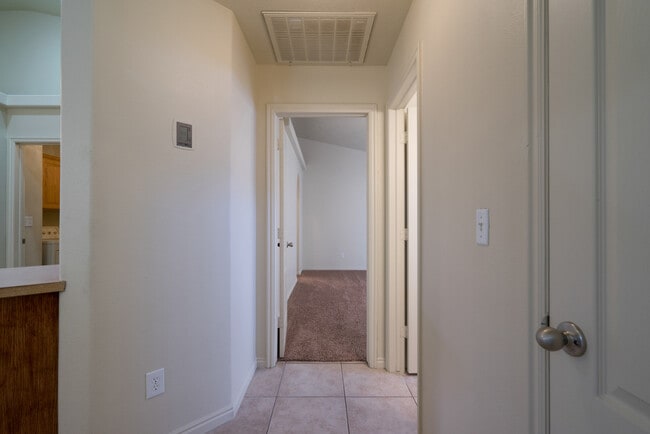 Building Photo - Five bedroom, three bath, 2,300 sq ft town...