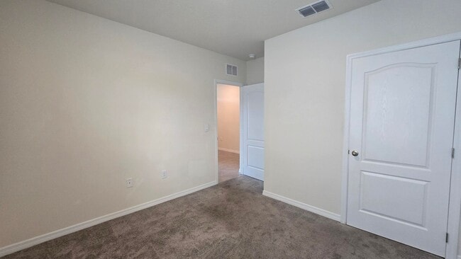 Building Photo - Beautiful 4 Bedroom, 2 bath home is Availa...