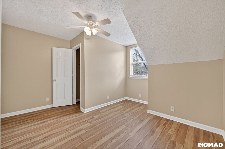 Building Photo - 3209 Lakeford Dr