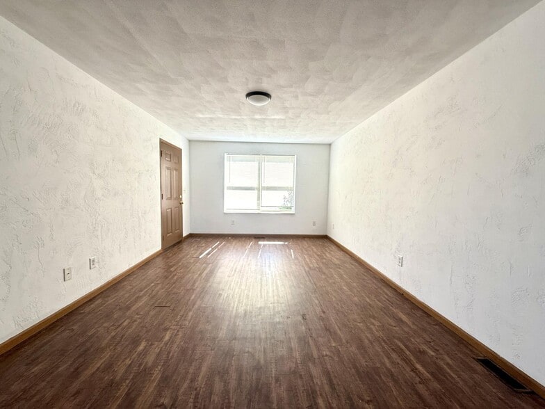 Building Photo - 81 Hillside Ln