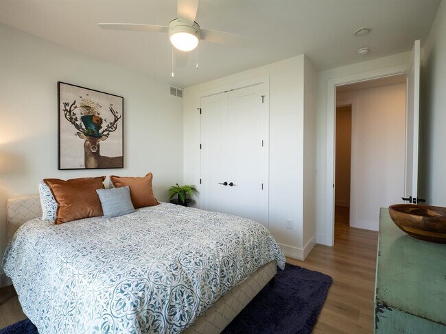 Building Photo - 1701 Simond Ave Ave