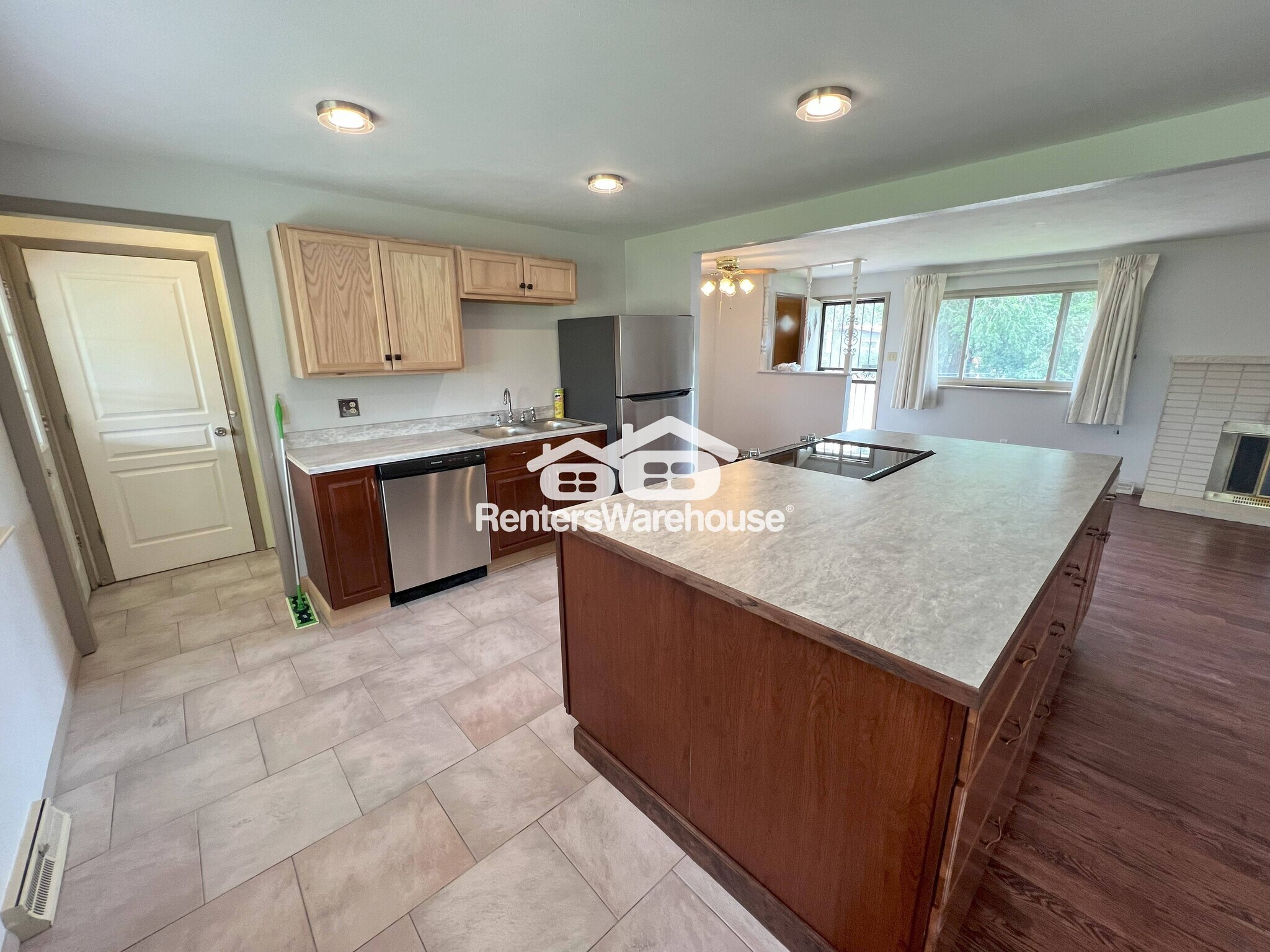 Building Photo - 7759 Elmwood Ln