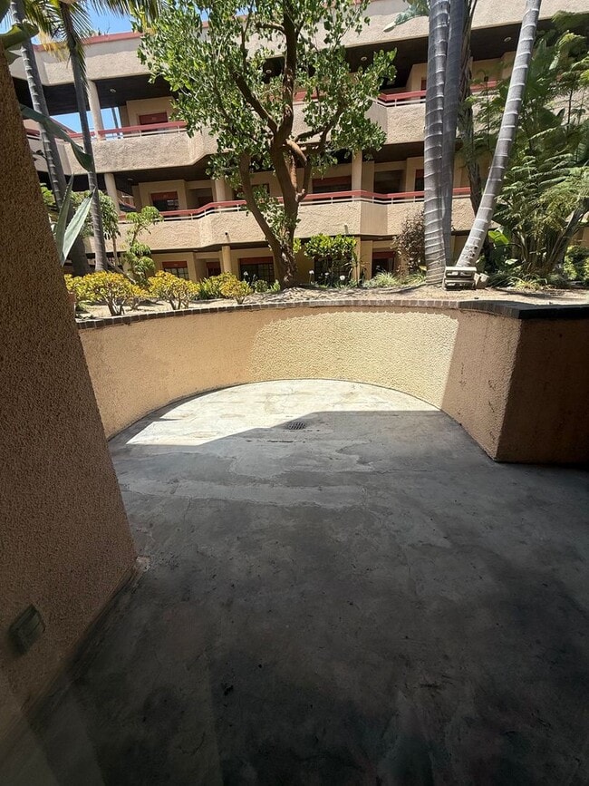 Building Photo - 1 Bed / 1 Bath Gem