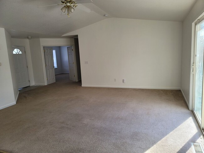 Building Photo - Cute 3 bedroom , 2 bath home on the Fernley Golf Course, $2000 a month, $2100 security deposit