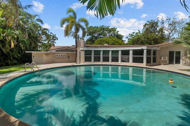 Building Photo - 2608 NE 12th St