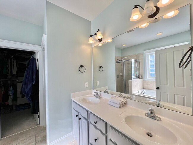 Building Photo - Gorgeous Custom Built 4BD, 3BA Holly Springs Home with Home Gym Setup and Fenced In Yard