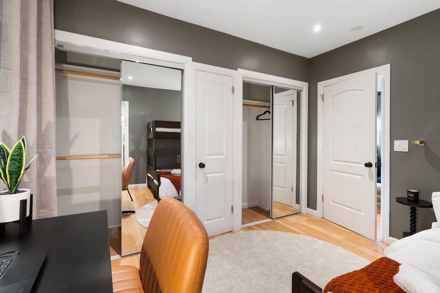 Building Photo - 32 E 44th St