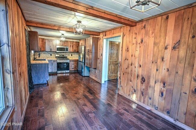 Building Photo - 424 Sunset Forest Dr