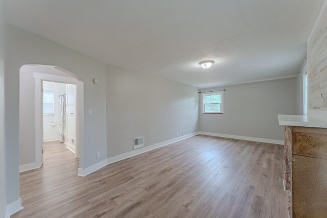 Building Photo - 5612 Colerain Ave