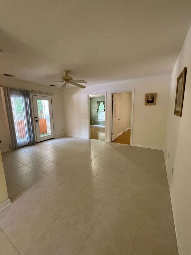 Building Photo - ALL Utilities Included