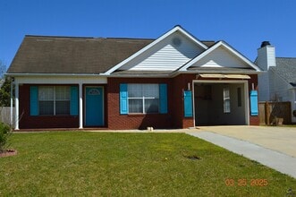 Building Photo - 135 Cedarland Dr