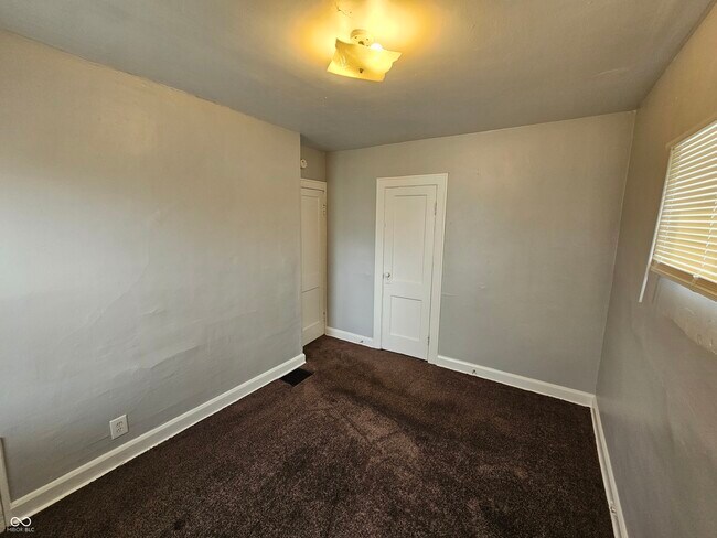 Building Photo - 2020 E Adams St