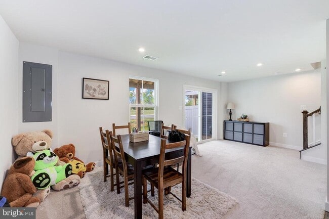 Building Photo - 105 Burkwood Ter
