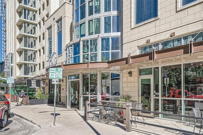 Building Photo - 360 Nueces St