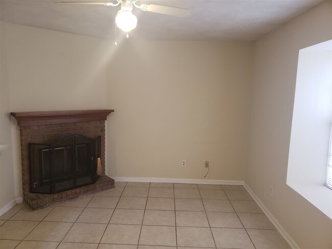 Building Photo - 2129 Victory Garden Ln