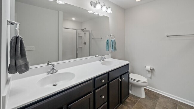 Building Photo - Stylish 3 Bedroom Townhome in The Commons – Richmond Hill Living at Its Finest