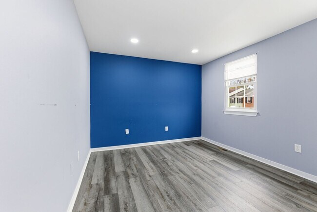 Building Photo - Lovely 3 BR/1.5 BA Townhome in Glen Burnie!