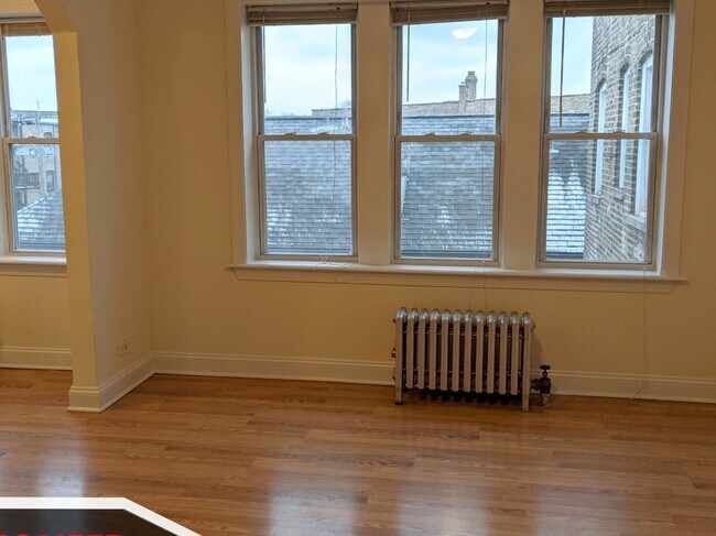 Building Photo - 2600 N Kimball Ave