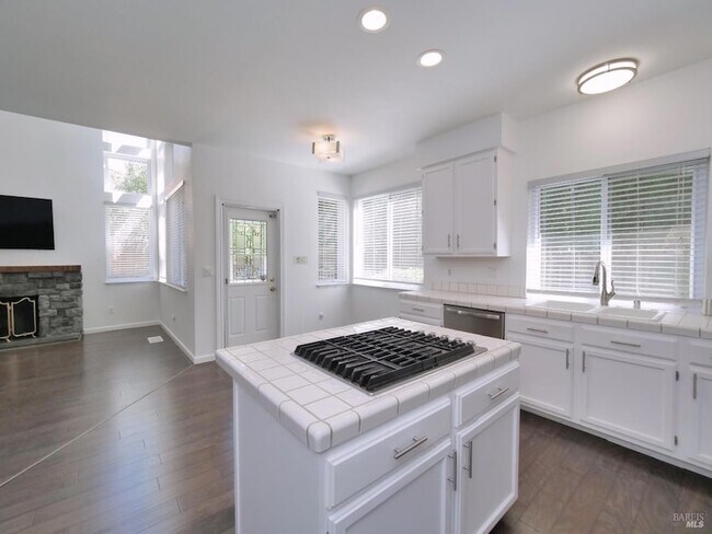 Building Photo - 3500 Crownridge Dr