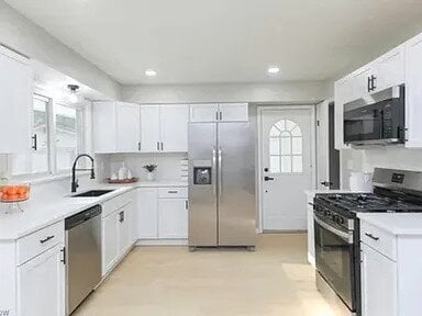 Building Photo - This stunning three-bedroom, two full-bath home was fully remodeled in 2024 and is move-in ready