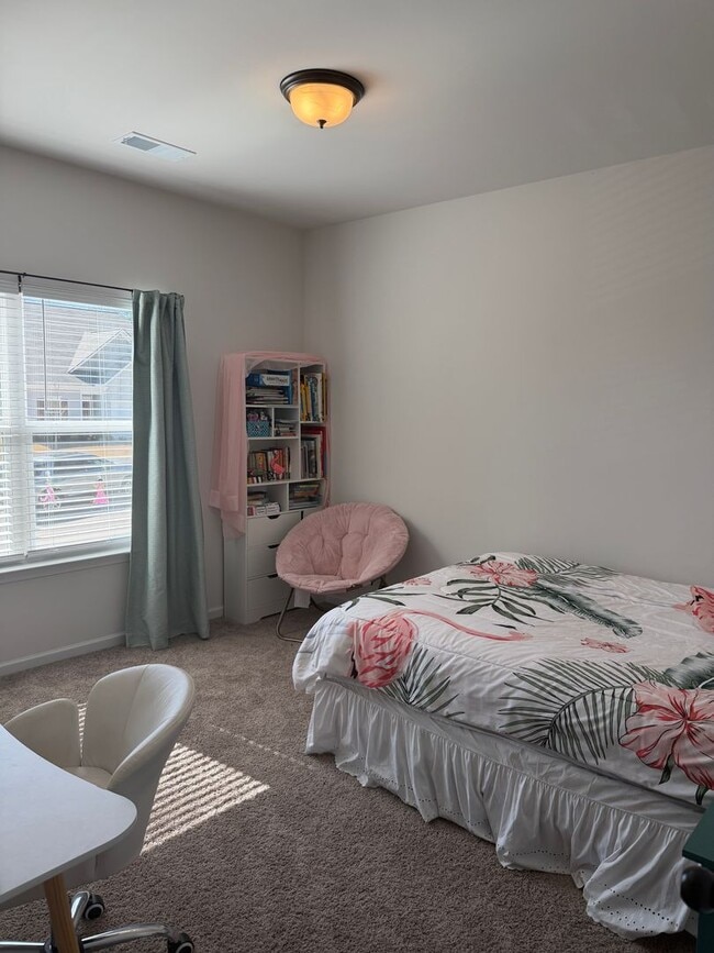 Building Photo - Ooltewah-Harbour Chase Community