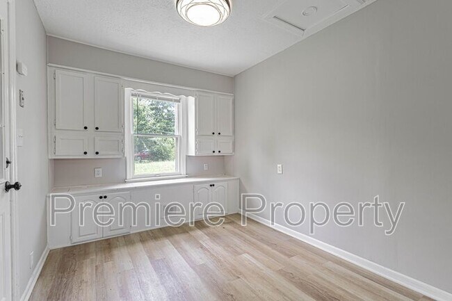 Building Photo - 5504 E 101st St