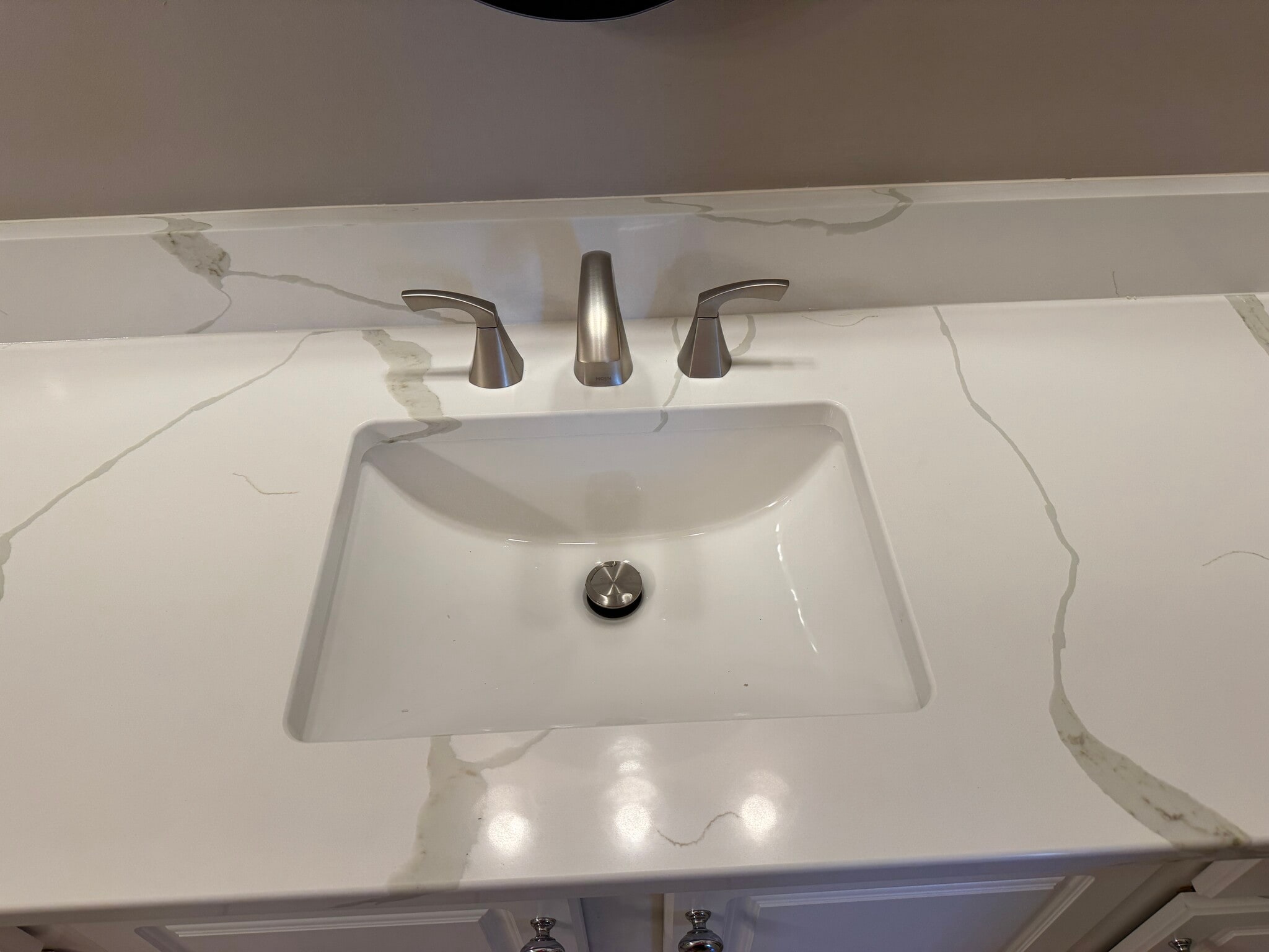 Approximate countertop - 5827 Pierce St