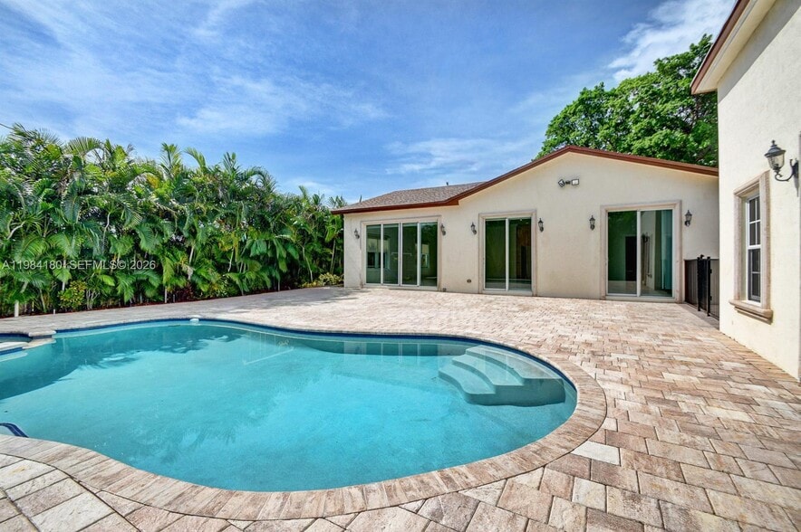 Building Photo - 117 NW 8th St