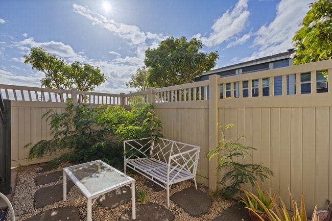 Building Photo - 51 Kihalani St