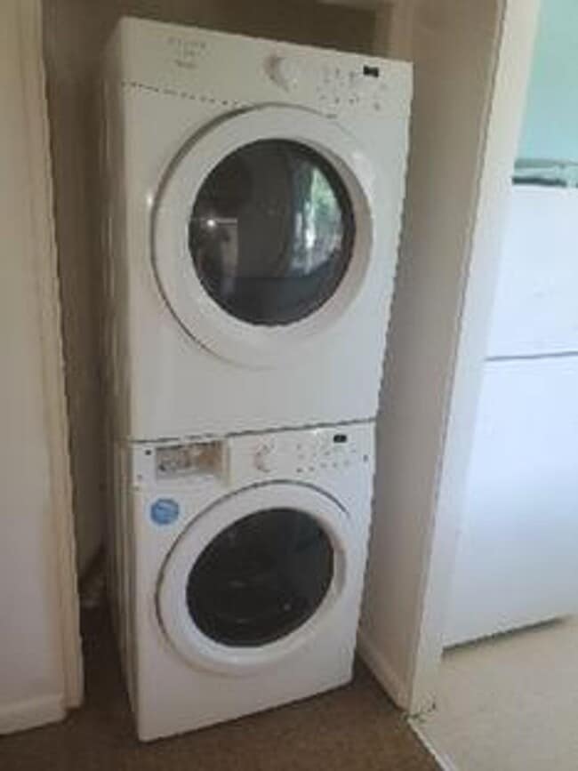 Building Photo - STUDENTS WELCOME! 4 Bed 2 Bath House 1 Block North of CSU