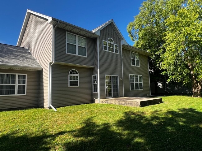 Building Photo - 2708 Bayhill Dr