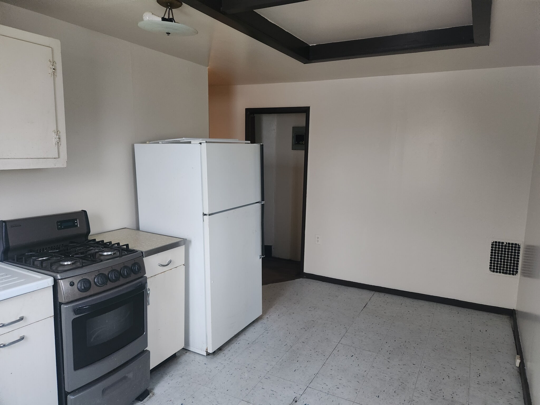 Building Photo - 205 16th St