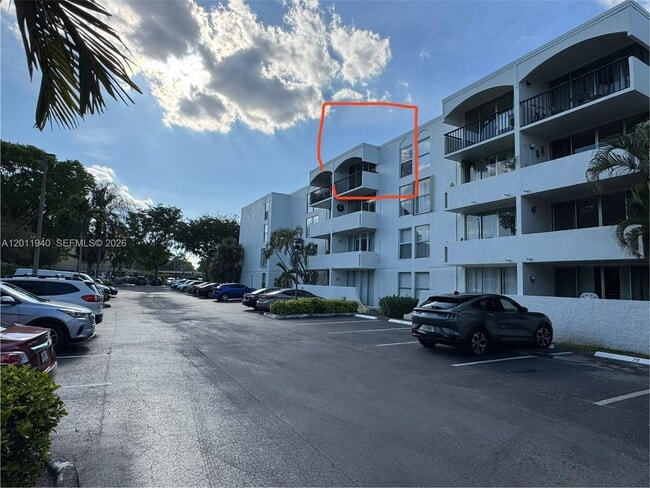 Building Photo - 2160 SW 16th Ave