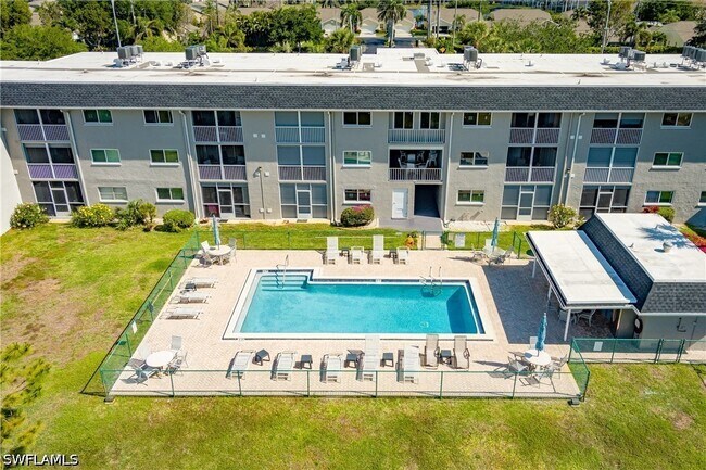Building Photo - 5515 Rattlesnake Hammock Rd