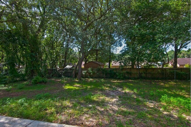 spacious backyard - 310 21st Street