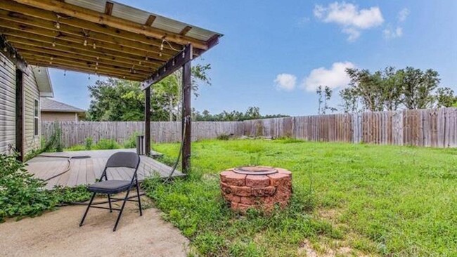 Building Photo - 5544 Peach Dr
